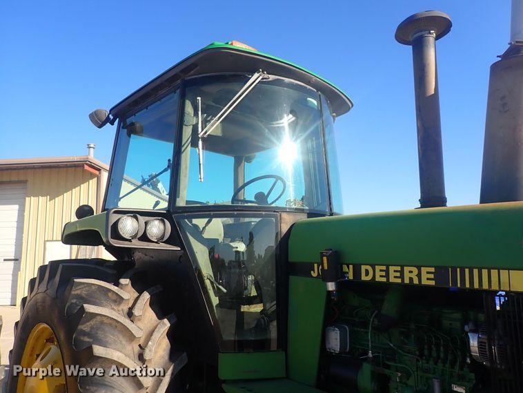 image for item DQ2966 1989 John Deere 4955  MFWD tractor