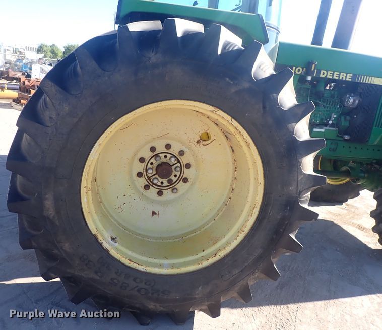 image for item DQ2966 1989 John Deere 4955  MFWD tractor