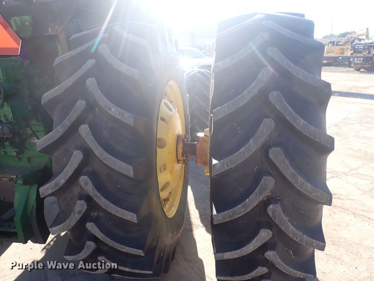 image for item DQ2966 1989 John Deere 4955  MFWD tractor