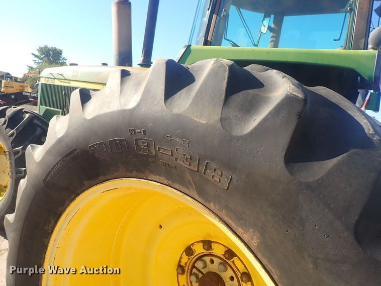 image for item DQ2966 1989 John Deere 4955  MFWD tractor