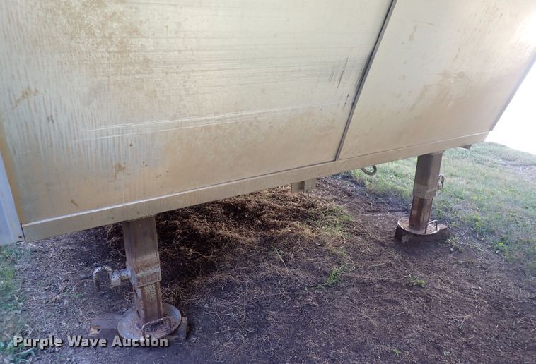 image for item DQ2989 2003 Keifer S-E173  livestock trailer