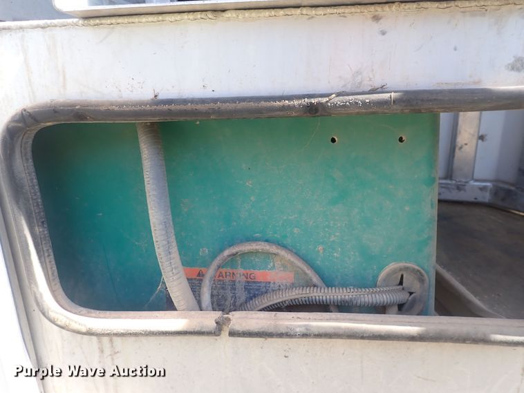 image for item DQ2989 2003 Keifer S-E173  livestock trailer