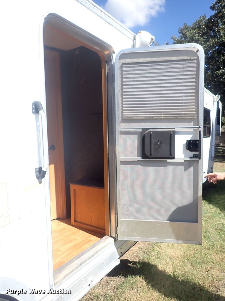 image for item DQ2989 2003 Keifer S-E173  livestock trailer