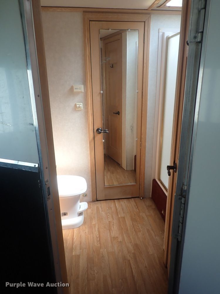 image for item DQ2989 2003 Keifer S-E173  livestock trailer