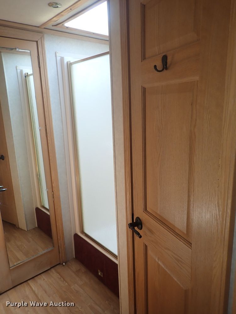 image for item DQ2989 2003 Keifer S-E173  livestock trailer