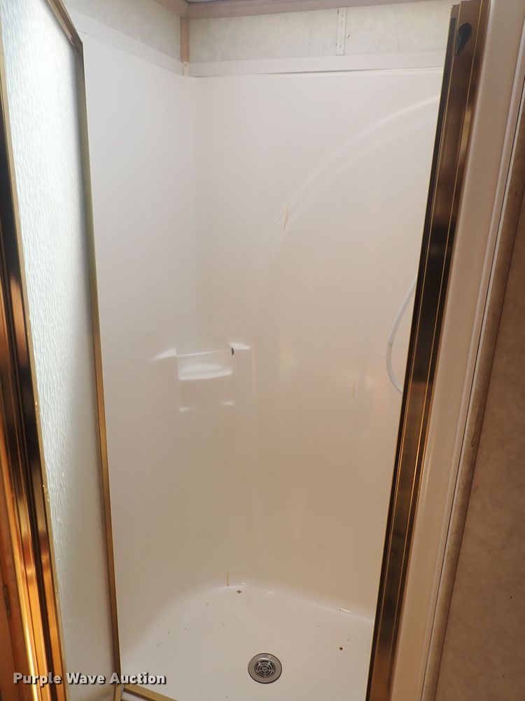 image for item DQ2989 2003 Keifer S-E173  livestock trailer