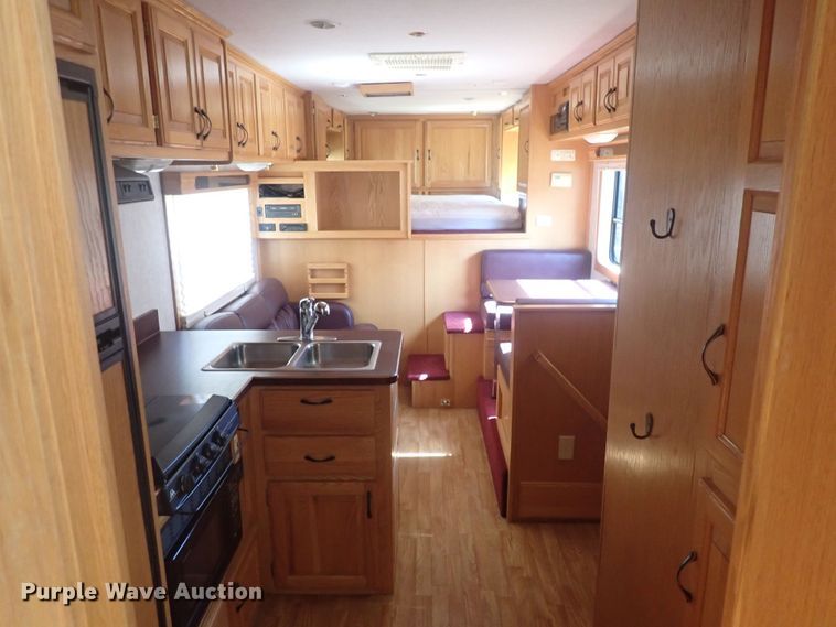 image for item DQ2989 2003 Keifer S-E173  livestock trailer