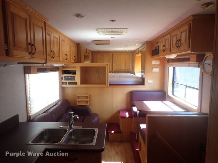 image for item DQ2989 2003 Keifer S-E173  livestock trailer