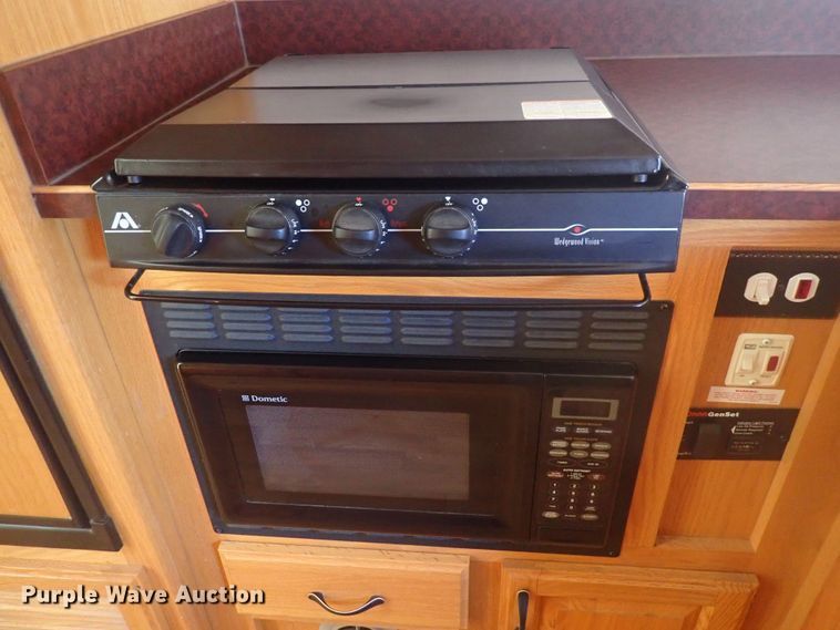 image for item DQ2989 2003 Keifer S-E173  livestock trailer