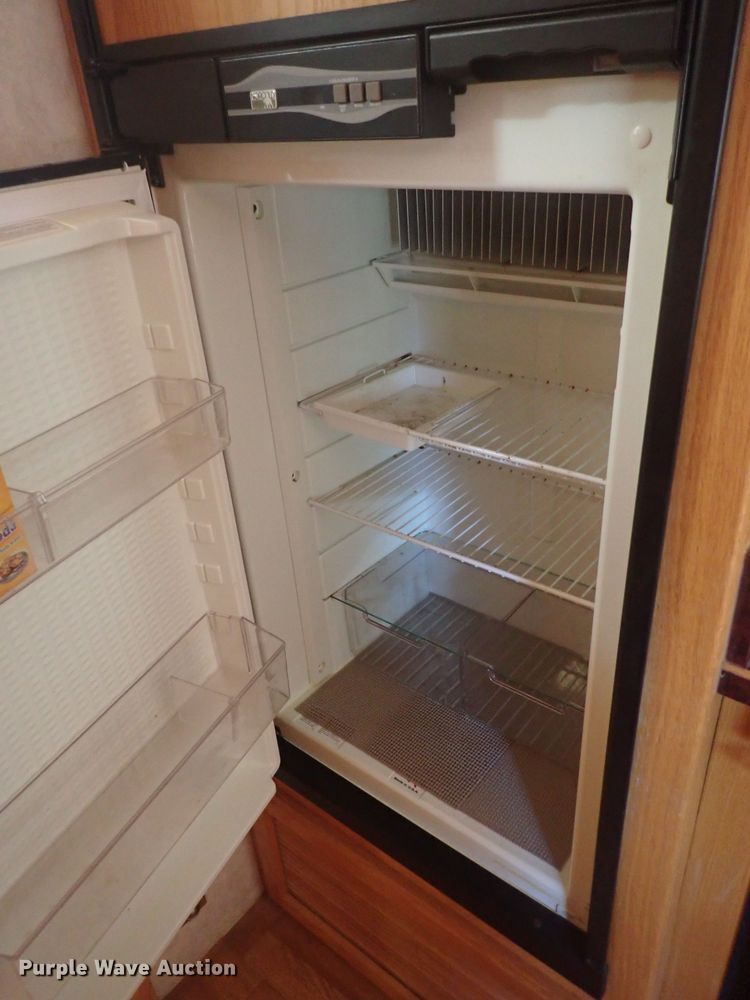 image for item DQ2989 2003 Keifer S-E173  livestock trailer