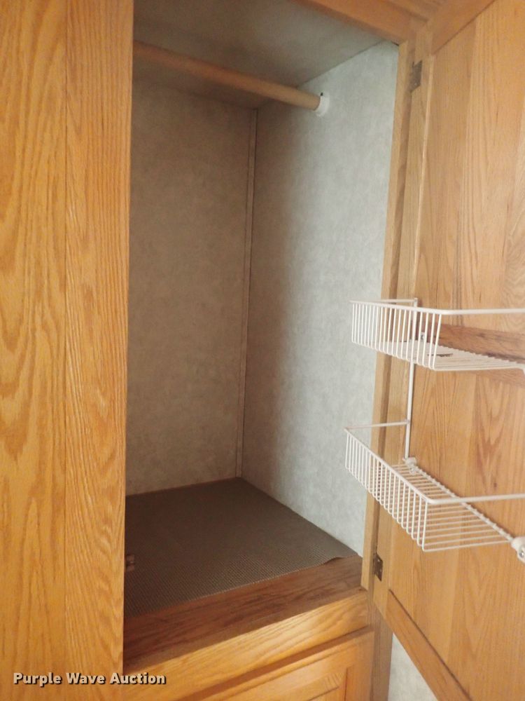 image for item DQ2989 2003 Keifer S-E173  livestock trailer