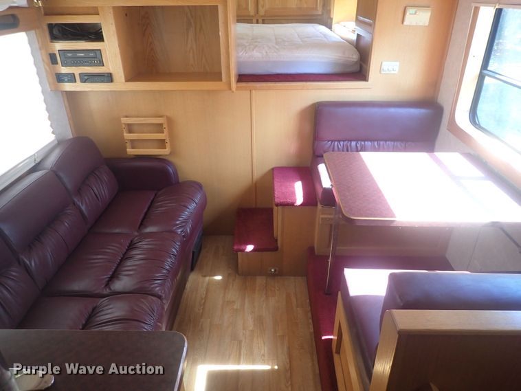 image for item DQ2989 2003 Keifer S-E173  livestock trailer