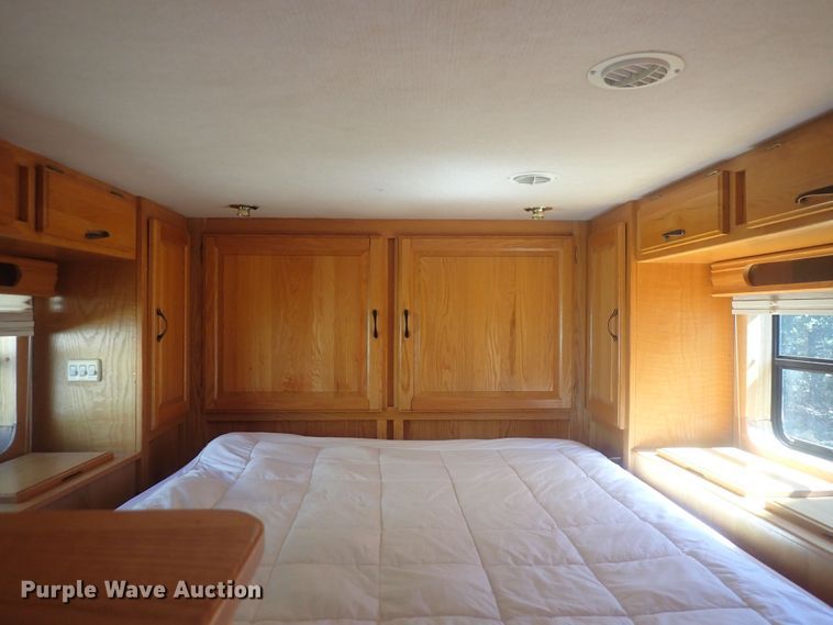 image for item DQ2989 2003 Keifer S-E173  livestock trailer