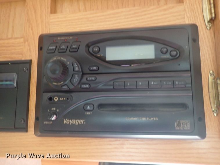 image for item DQ2989 2003 Keifer S-E173  livestock trailer