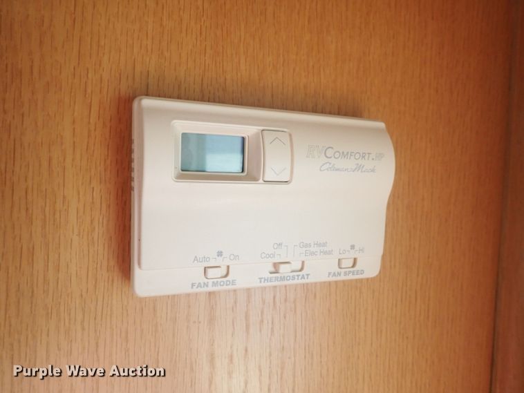 image for item DQ2989 2003 Keifer S-E173  livestock trailer