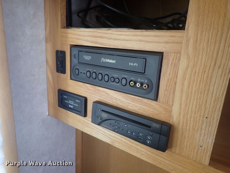 image for item DQ2989 2003 Keifer S-E173  livestock trailer