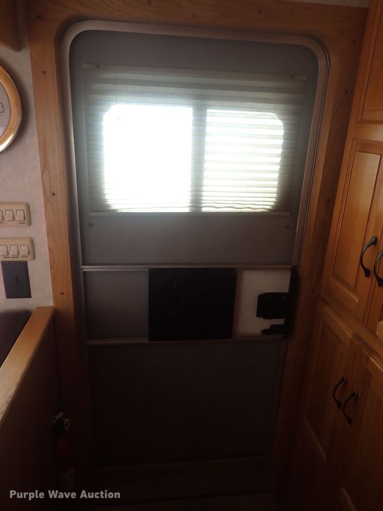 image for item DQ2989 2003 Keifer S-E173  livestock trailer