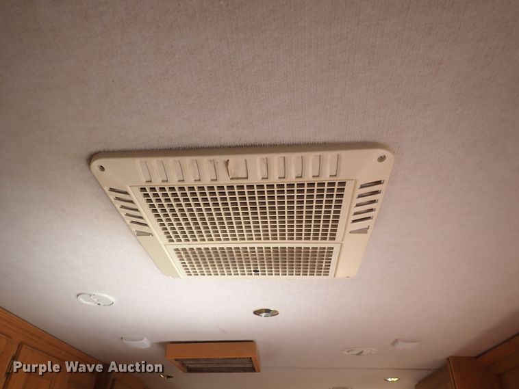 image for item DQ2989 2003 Keifer S-E173  livestock trailer