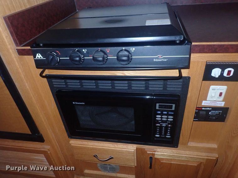 image for item DQ2989 2003 Keifer S-E173  livestock trailer