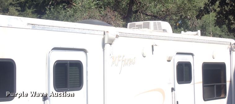 image for item DQ2989 2003 Keifer S-E173  livestock trailer