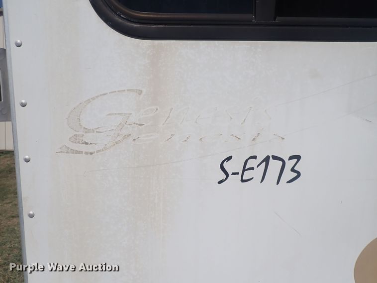 image for item DQ2989 2003 Keifer S-E173  livestock trailer