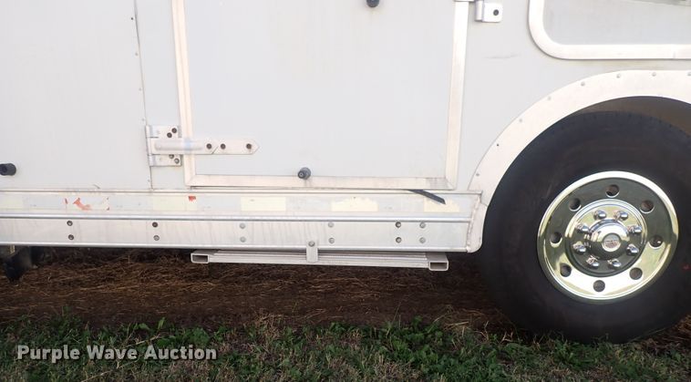 image for item DQ2989 2003 Keifer S-E173  livestock trailer