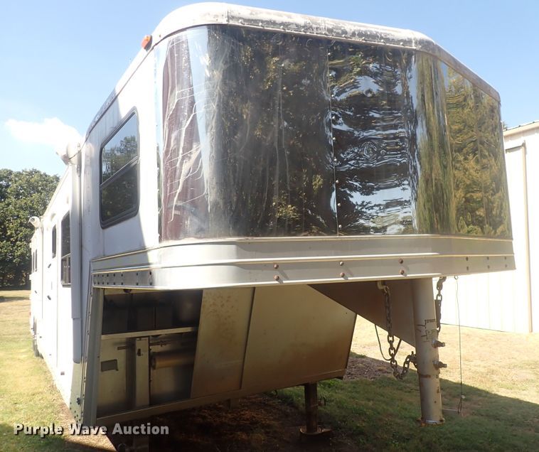 image for item DQ2989 2003 Keifer S-E173  livestock trailer