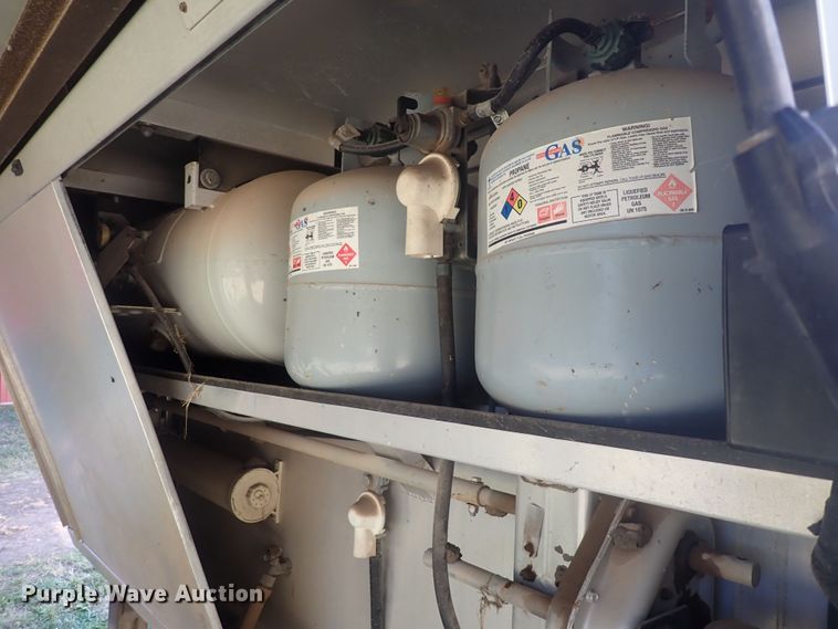 image for item DQ2989 2003 Keifer S-E173  livestock trailer