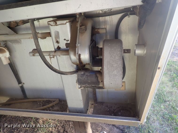 image for item DQ2989 2003 Keifer S-E173  livestock trailer