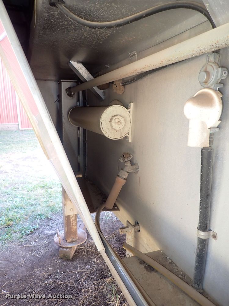 image for item DQ2989 2003 Keifer S-E173  livestock trailer