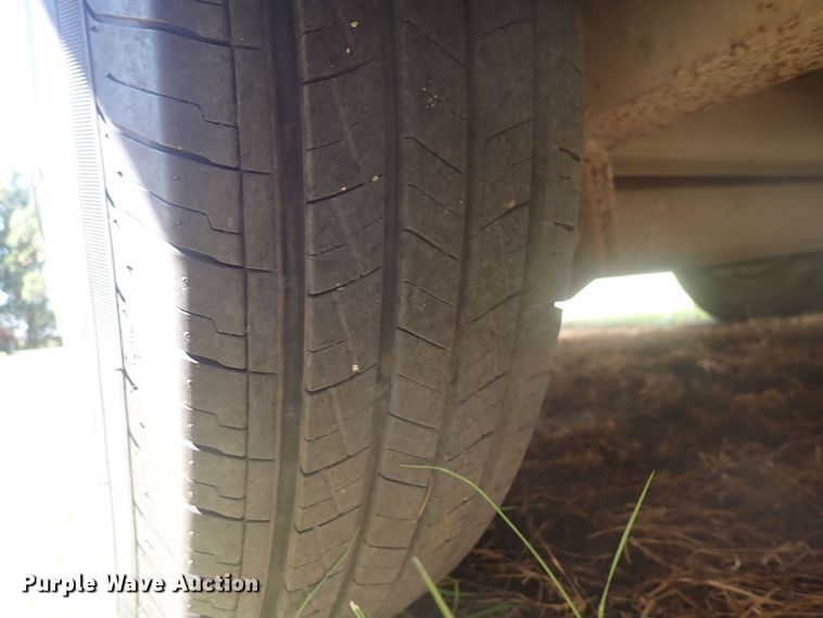 image for item DQ2989 2003 Keifer S-E173  livestock trailer
