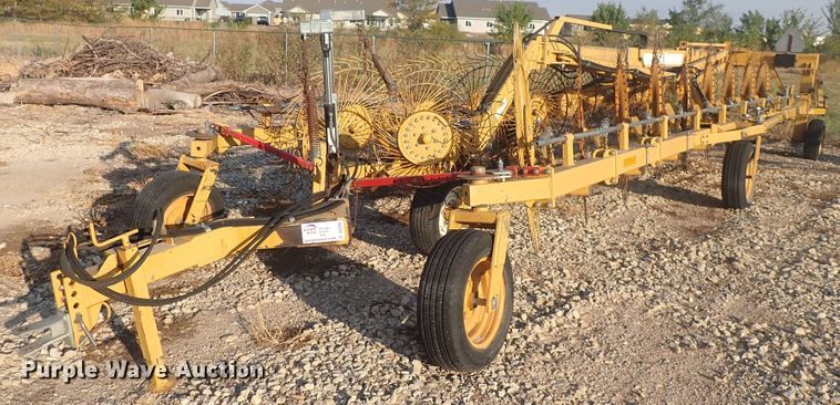 image for item DQ2992 Vermeer WRX18  hay rake