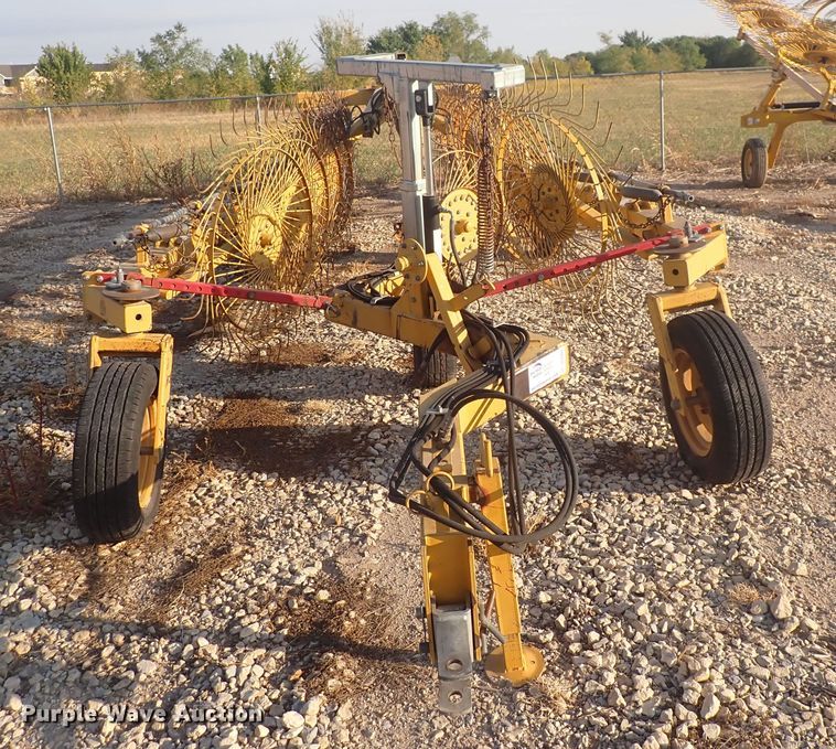 image for item DQ2992 Vermeer WRX18  hay rake