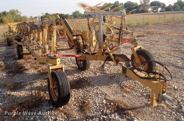 image for item DQ2992 Vermeer WRX18  hay rake