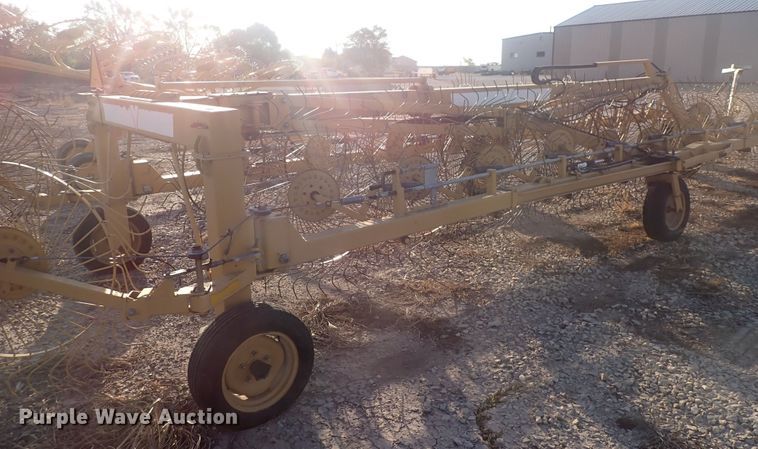 image for item DQ2992 Vermeer WRX18  hay rake