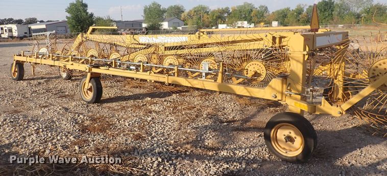 image for item DQ2992 Vermeer WRX18  hay rake