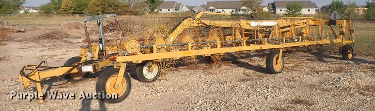 image for item DQ2992 Vermeer WRX18  hay rake
