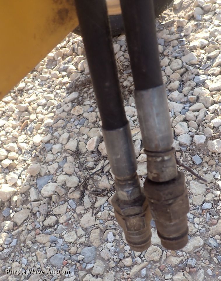 image for item DQ2992 Vermeer WRX18  hay rake