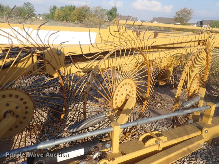 image for item DQ2992 Vermeer WRX18  hay rake