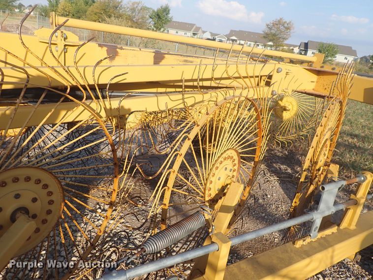 image for item DQ2992 Vermeer WRX18  hay rake