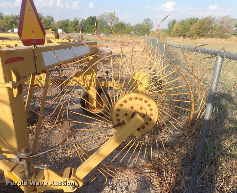 image for item DQ2992 Vermeer WRX18  hay rake