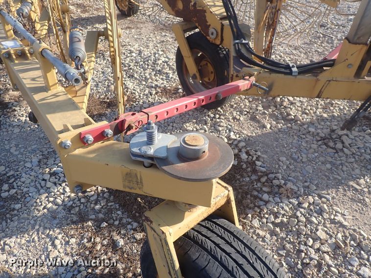 image for item DQ2992 Vermeer WRX18  hay rake