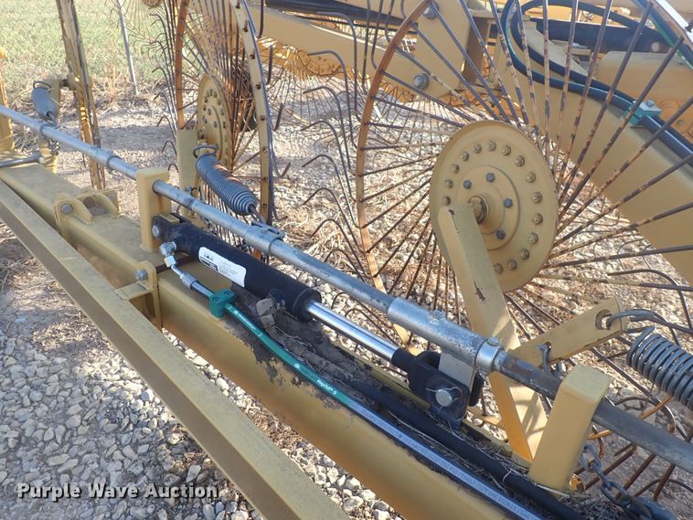 image for item DQ2992 Vermeer WRX18  hay rake
