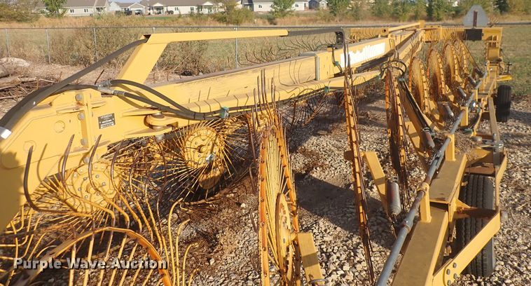 image for item DQ2992 Vermeer WRX18  hay rake