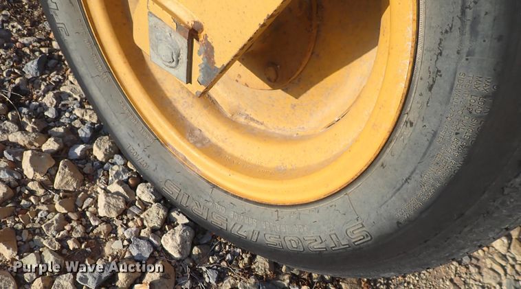 image for item DQ2992 Vermeer WRX18  hay rake