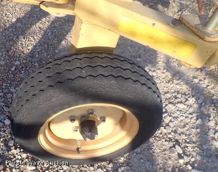 image for item DQ2992 Vermeer WRX18  hay rake