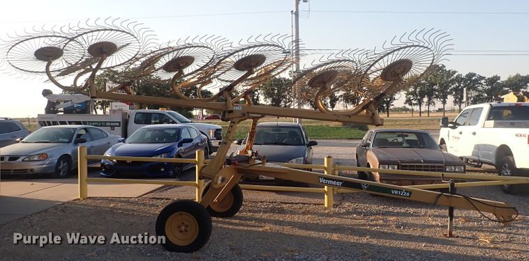 image for item DQ2995 Vermeer VR1224  hay rake