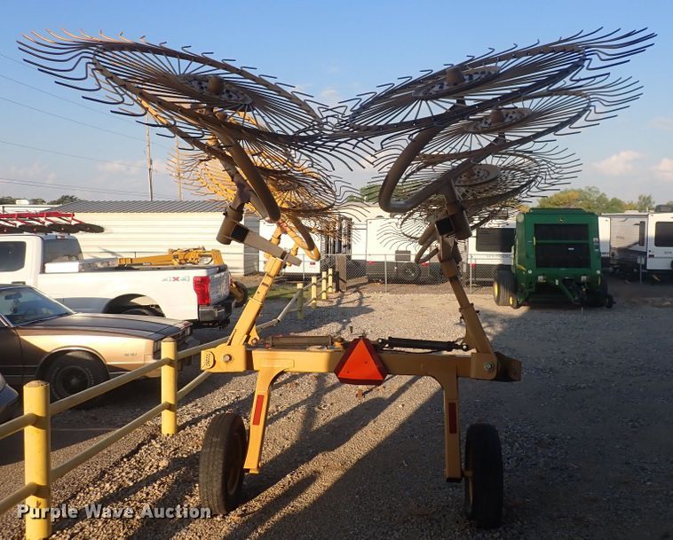 image for item DQ2995 Vermeer VR1224  hay rake