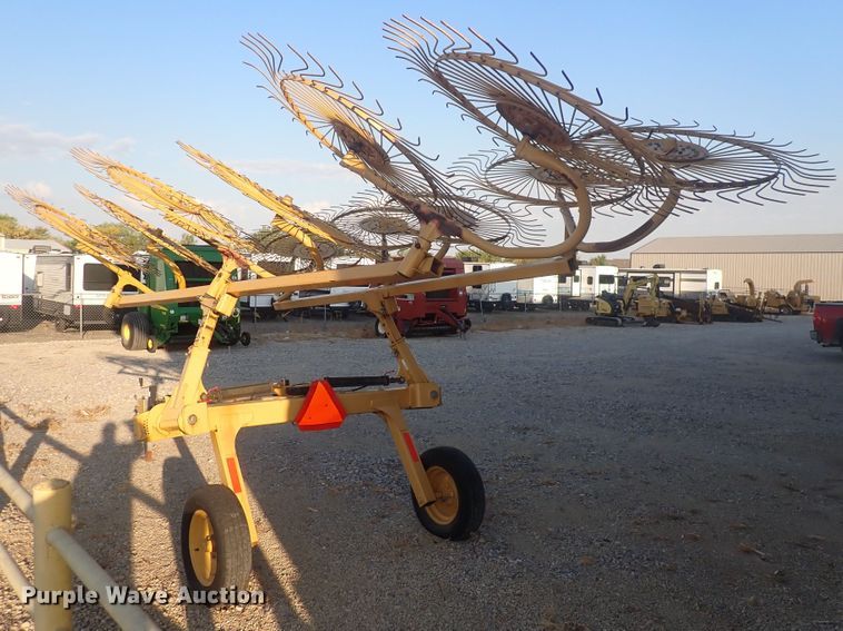 image for item DQ2995 Vermeer VR1224  hay rake