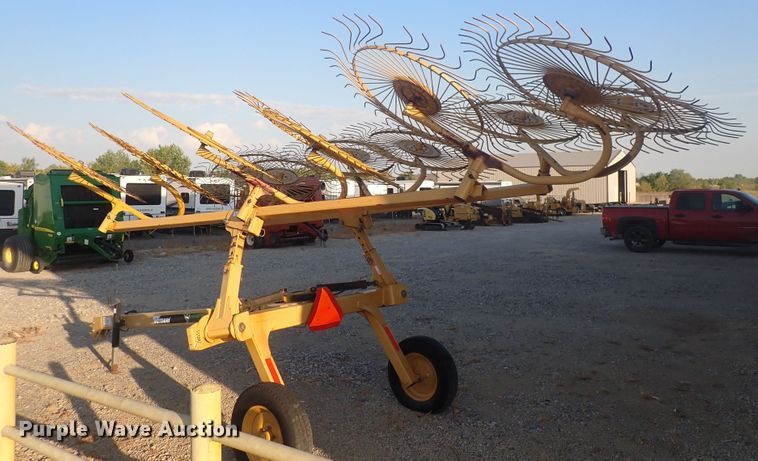 image for item DQ2995 Vermeer VR1224  hay rake